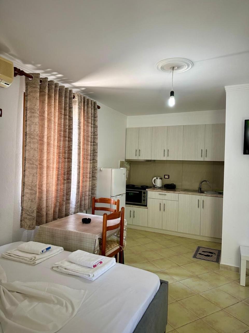 Petrefi Apartments Ksamil Eksteriør billede